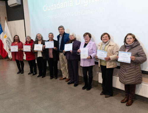 Personas mayores fortalecen su autonomía digital tras proceso formativo impulsado por la UCT y la Municipalidad de Temuco