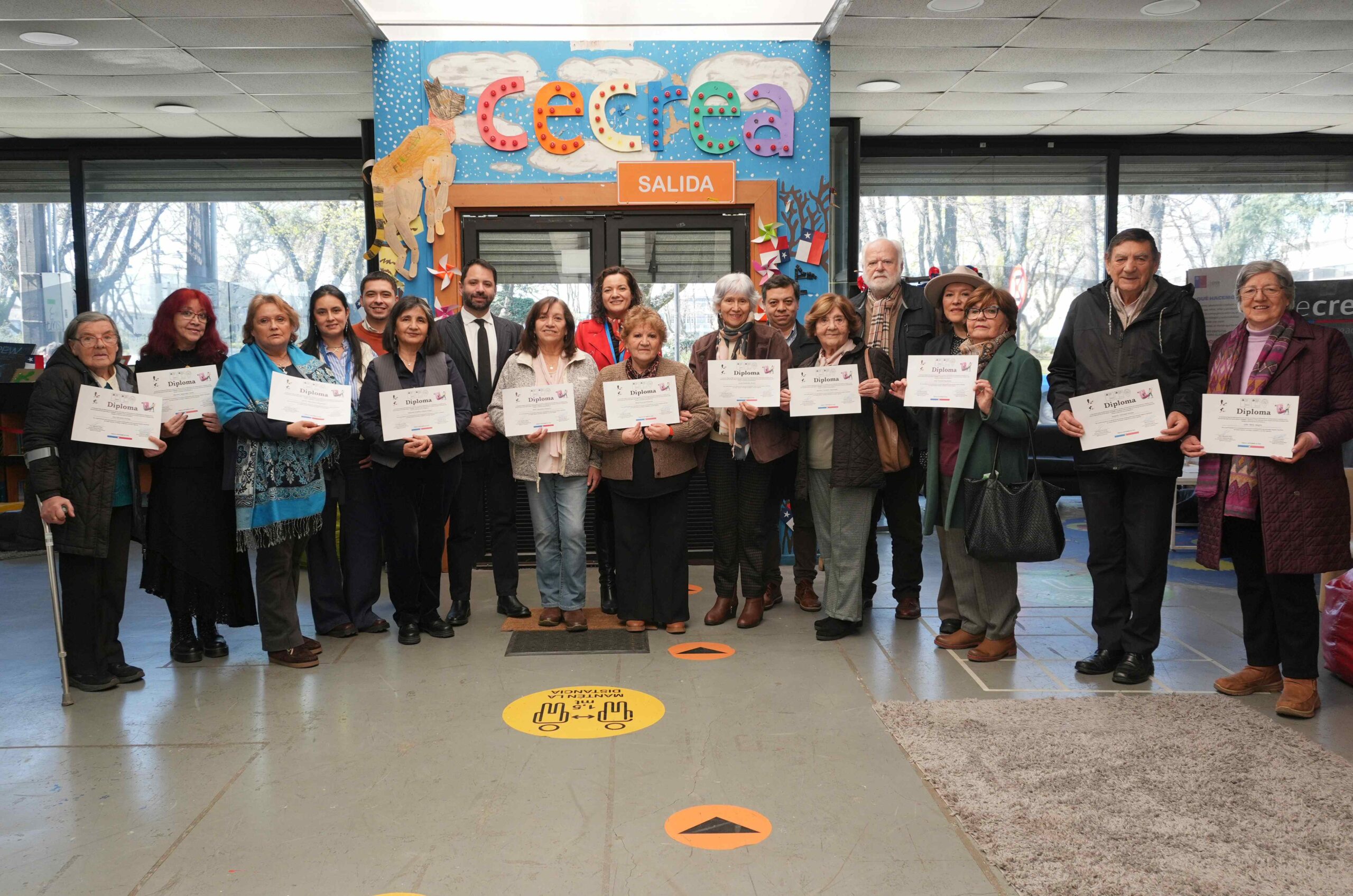 Laboratorio de escritura autobiográfica fortalece la memoria y el legado de personas mayores