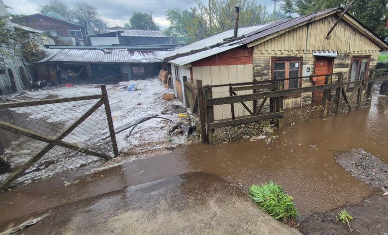 Fuerte granizada provoca inundaciones en Curacautín y deja 21 viviendas afectadas